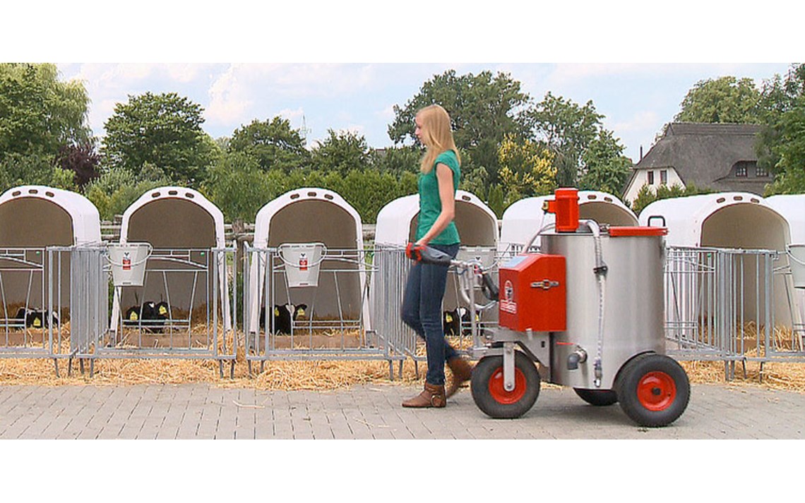 MilkShuttle melketralle er praktisk til fylling av melkebøtter i kalvehytter.