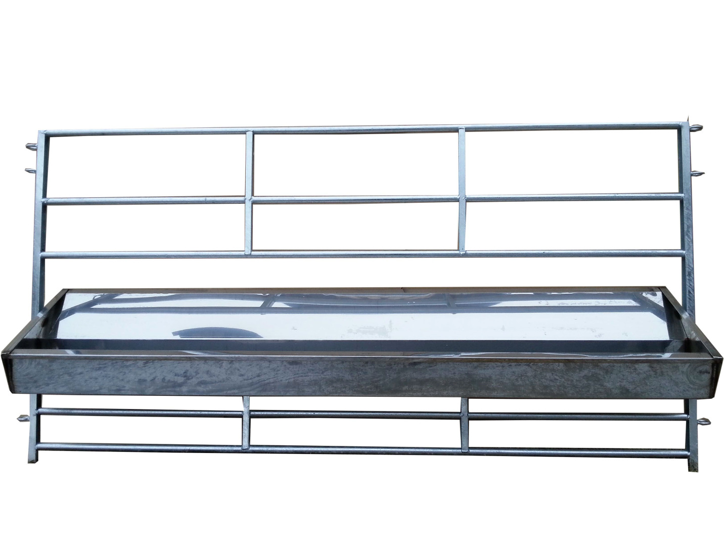 Sauegrind med vippbar krybbe i rustfritt stål. Lg. 200 cm.