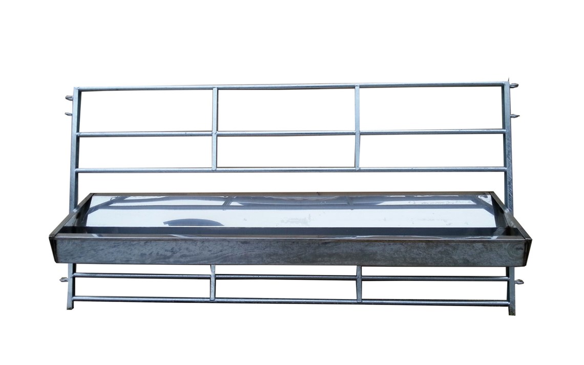 Sauegrind med vippbar krybbe i rustfritt stål. Lg. 200 cm.