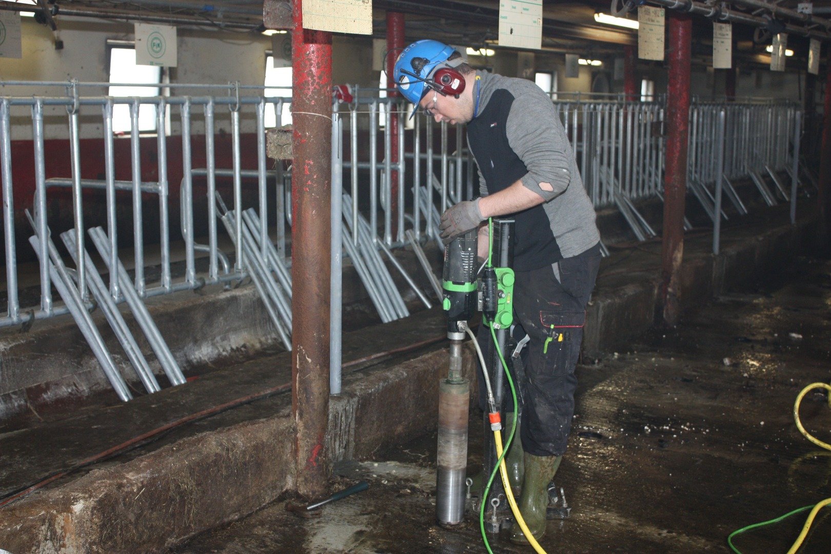 Kjerneboring under montering av System langbås