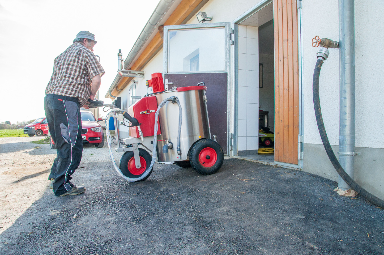 Urban MilkShuttle melketralle kommer enkelt frem i ulendt terreng.