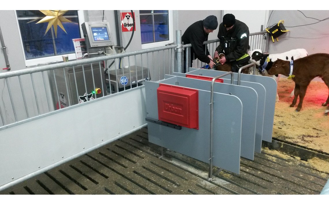 Alma Pro installert med to drikkestasjoner.