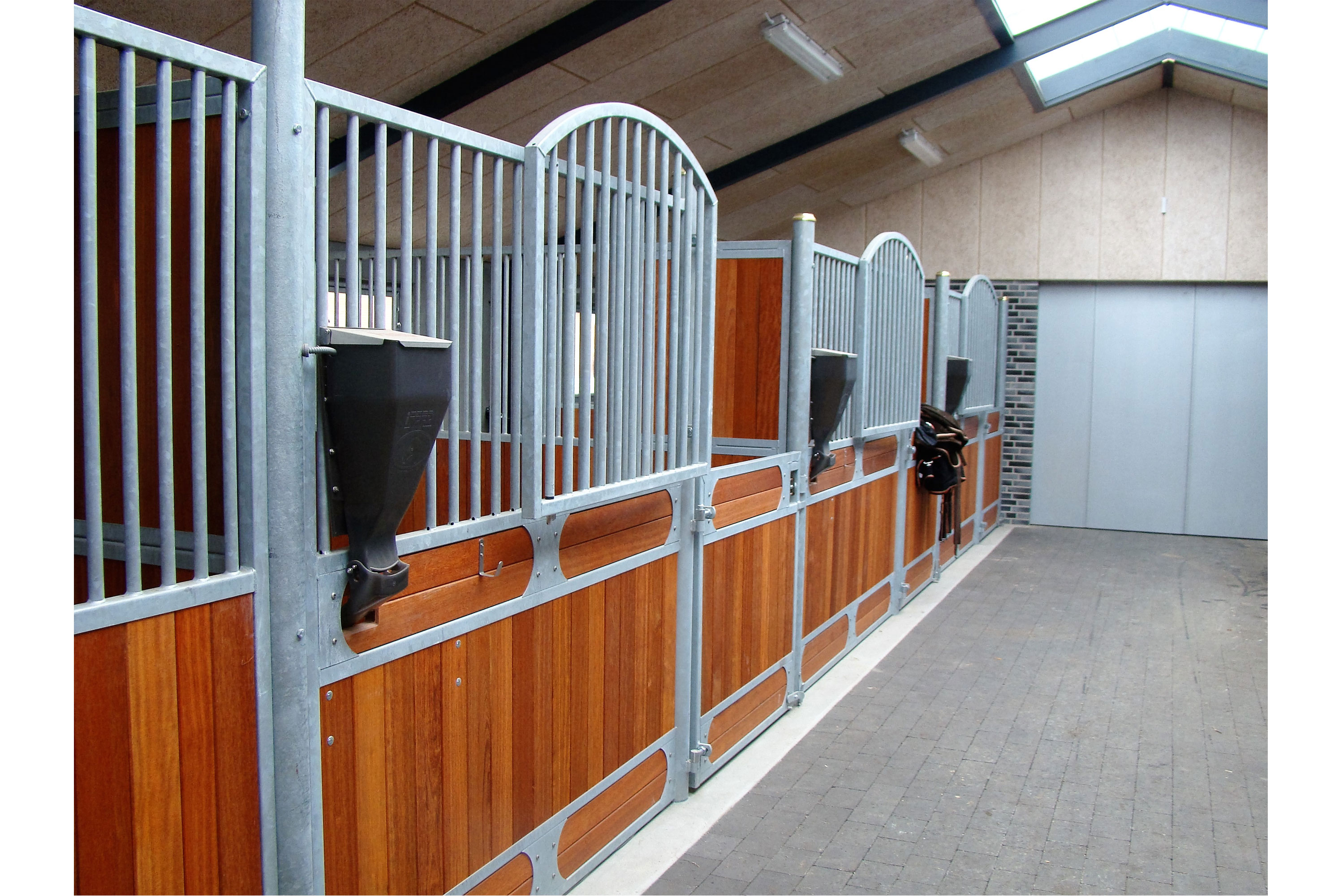 Royal hestebokser med todelt dør.