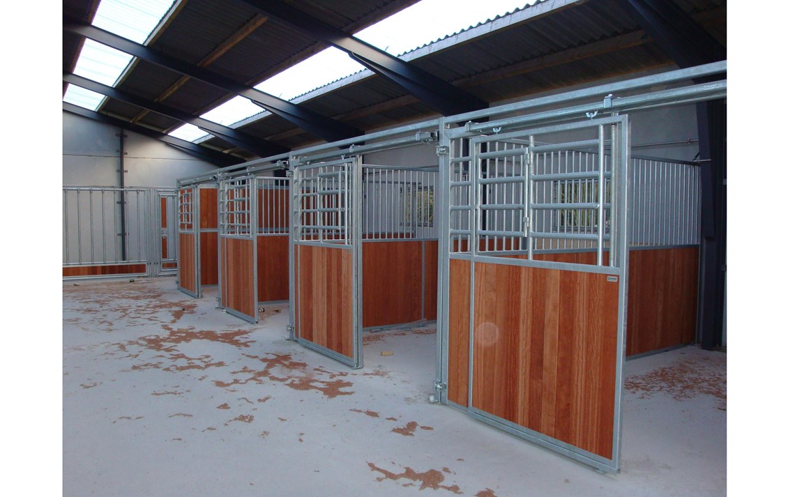 Classic hestebokser har overlegger til avstivning av skilleveggene.