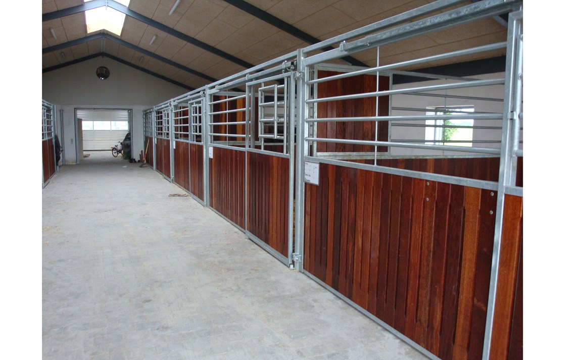 Classic hestebokser har gitter i porten som kan åpnes.