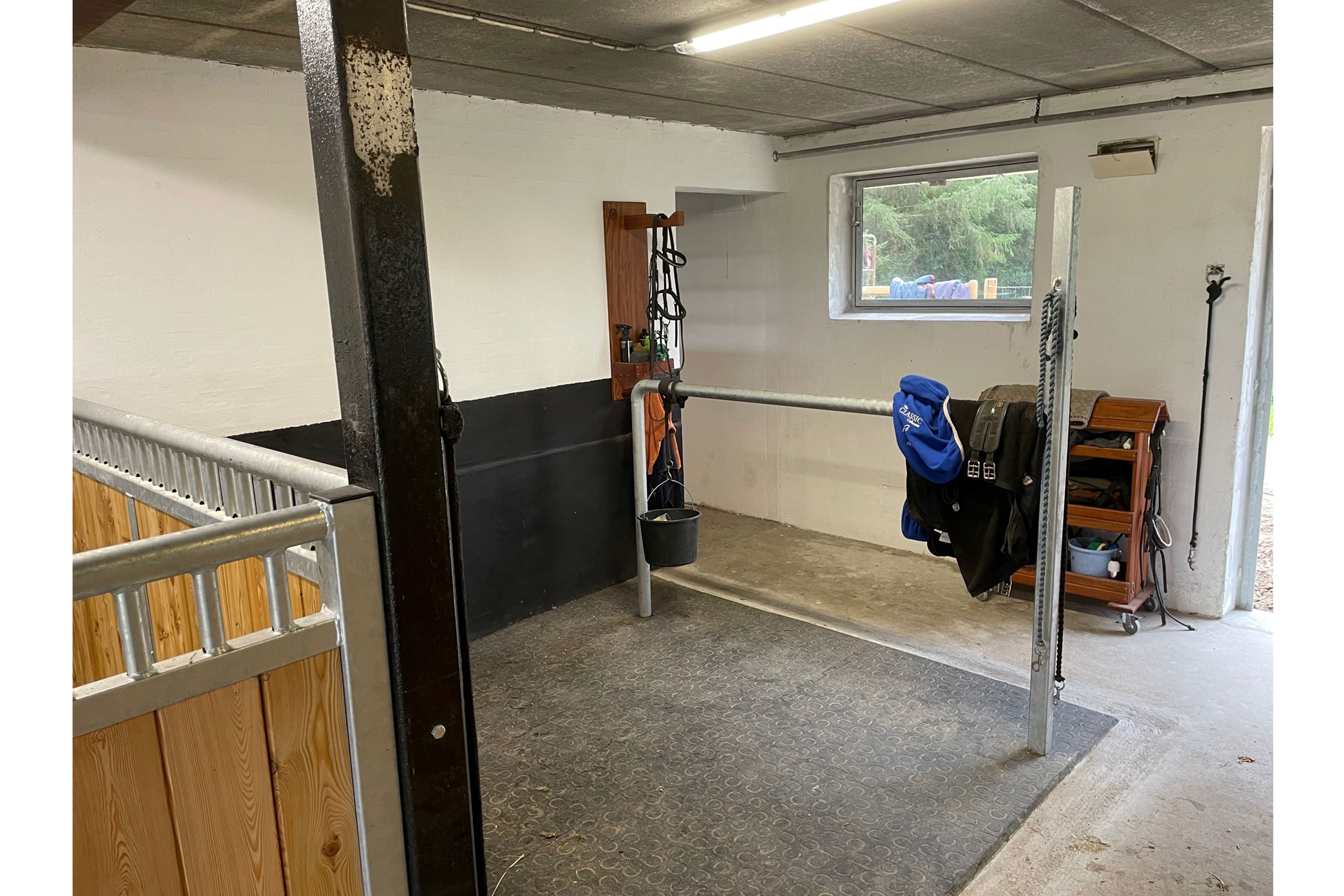 Plass til å binde ponni i forbindelse med stell.